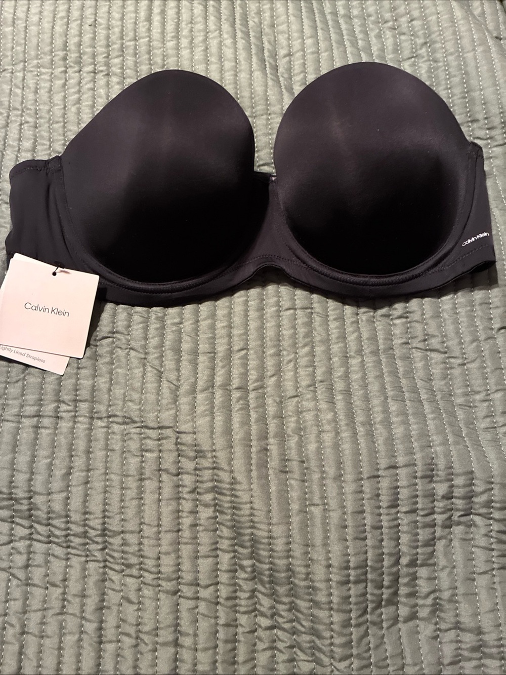 Calvin Klein ladies strapless light lined bra size 38B